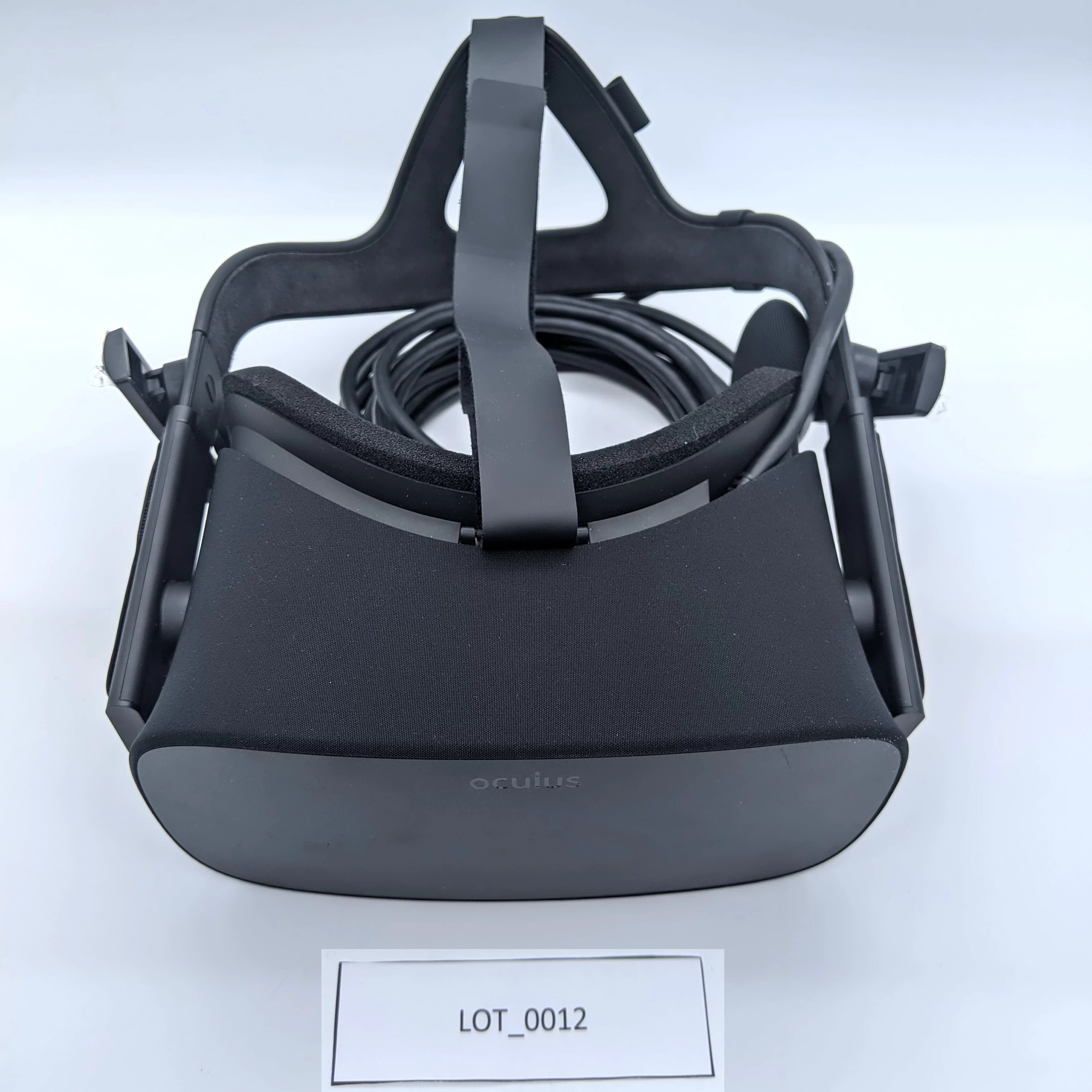 Купить Oculus Rift CV1 + Touch Sale 1 (витринный образец) в магазине Formula-iQ.com