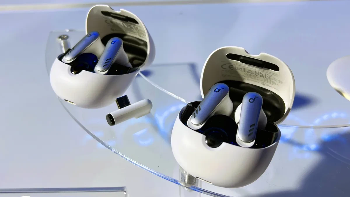 Производитель аксессуаров Anker анонсировал беспроводные наушники-затычки для VR Soundcore VR P10 специально для шлема Quest 2.